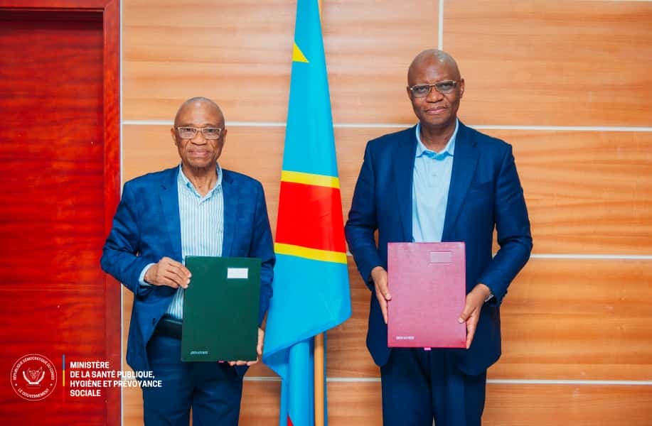 Group of officials at the Secretariat General