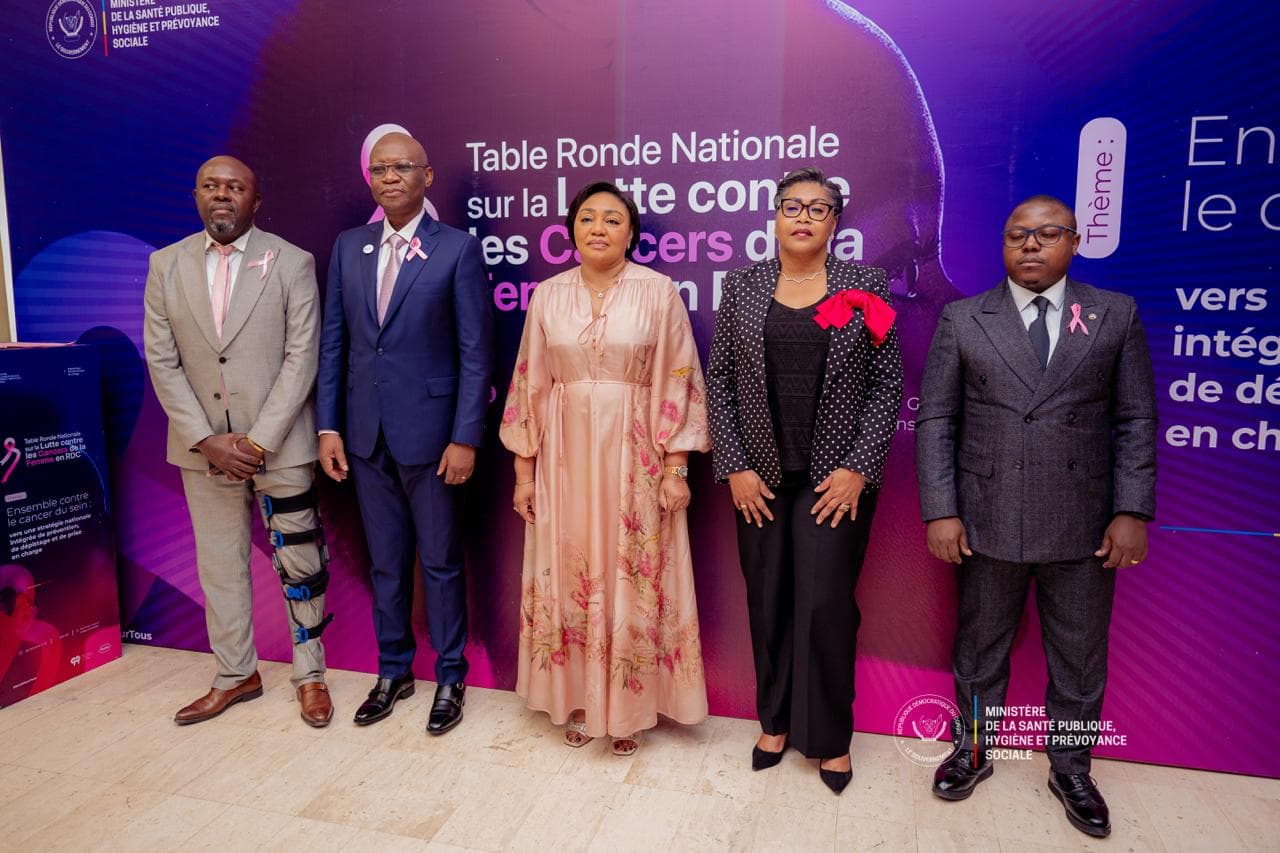 Group of officials at the Secretariat General