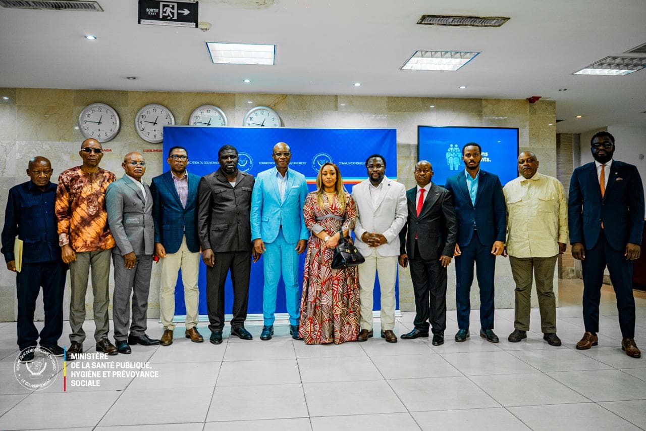 Group of officials at the Secretariat General